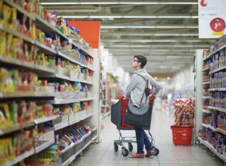 Questa iniziativa, con una scadenza ravvicinata, ha dato vita a una vera e propria corsa ai supermercati